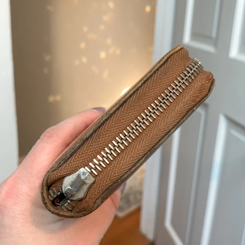 2006 authentic Louis Vuitton tan Epi leather zippy wallet - Image 4