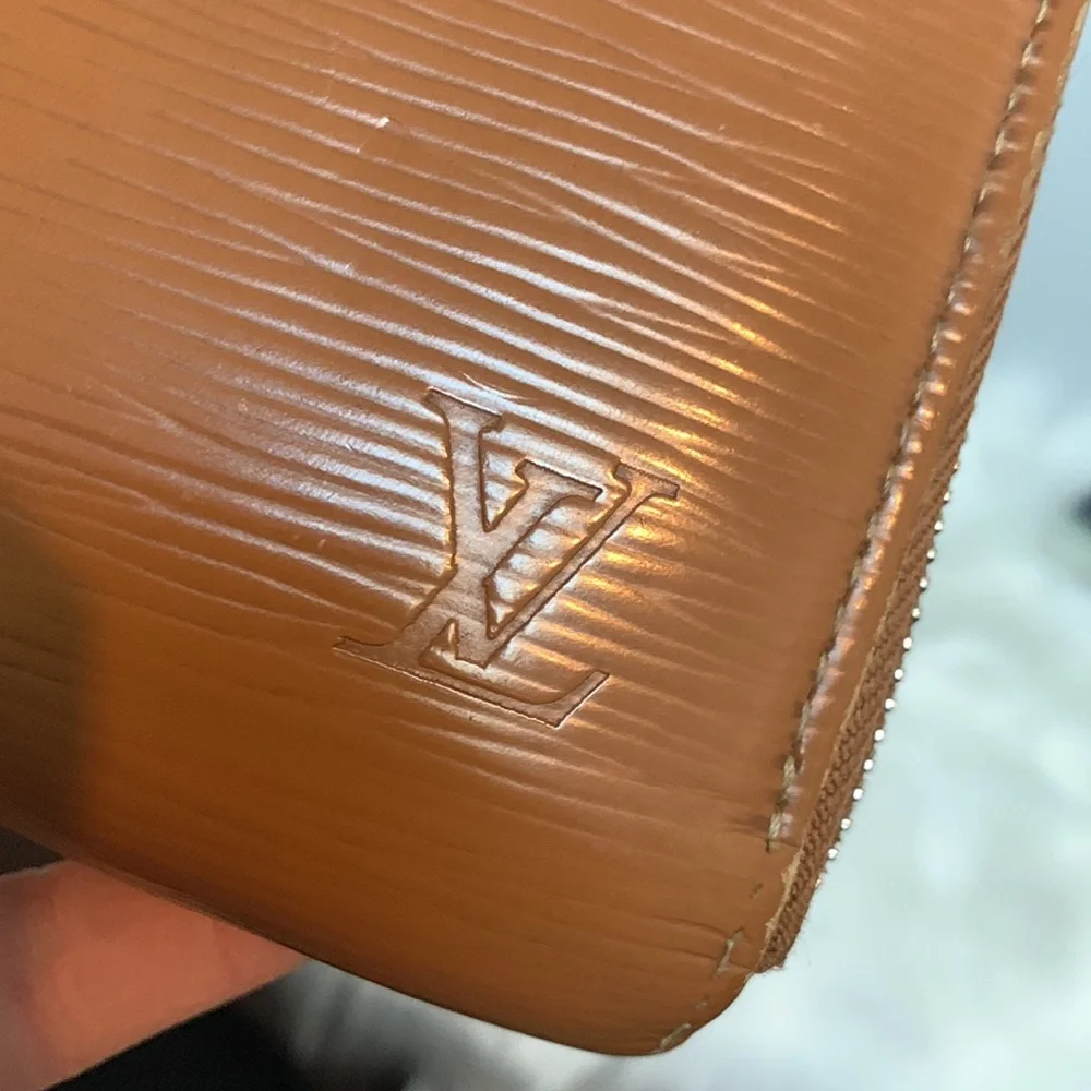 2006 authentic Louis Vuitton tan Epi leather zippy wallet - Image 7