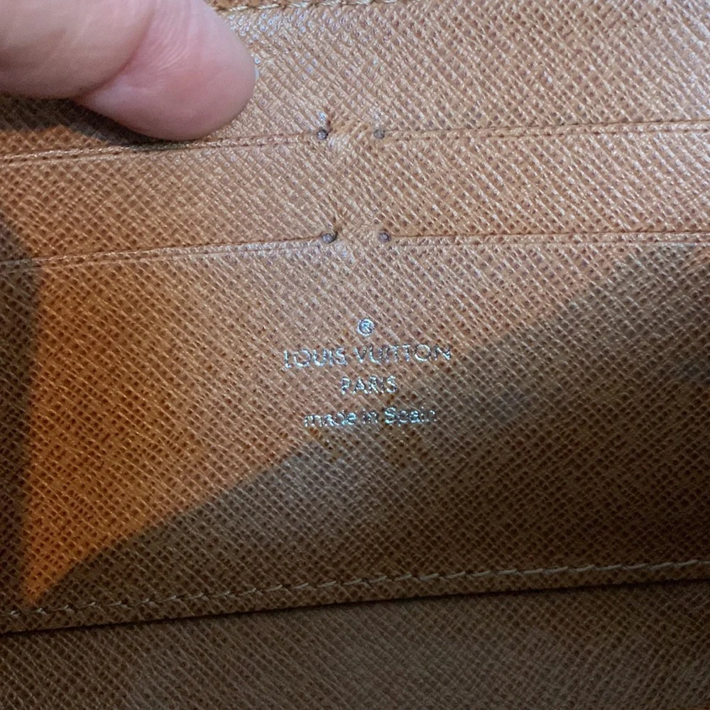 2006 authentic Louis Vuitton tan Epi leather zippy wallet - Image 9