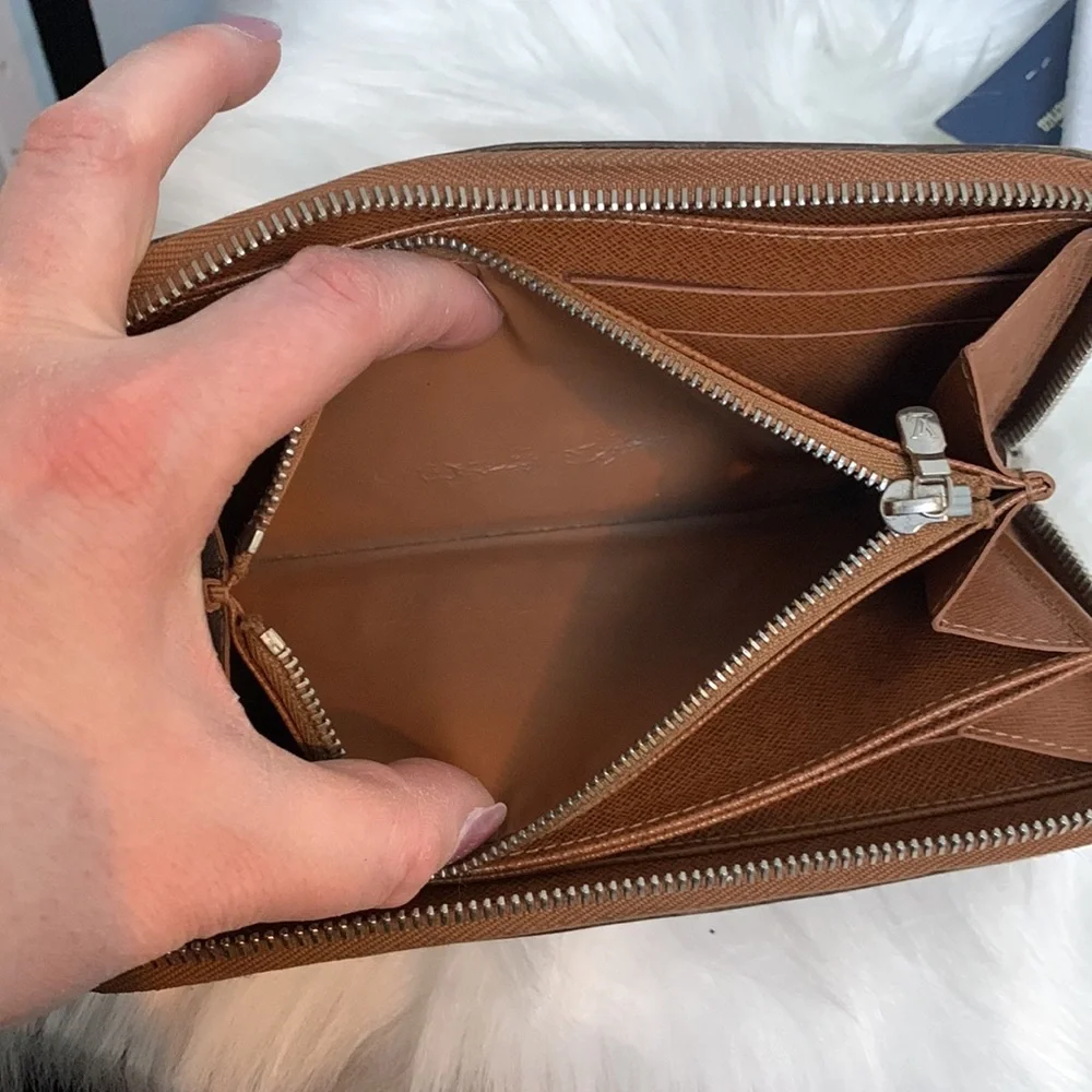 2006 authentic Louis Vuitton tan Epi leather zippy wallet - Image 11