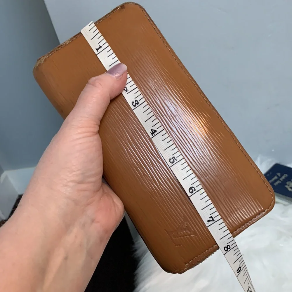 2006 authentic Louis Vuitton tan Epi leather zippy wallet - Image 16