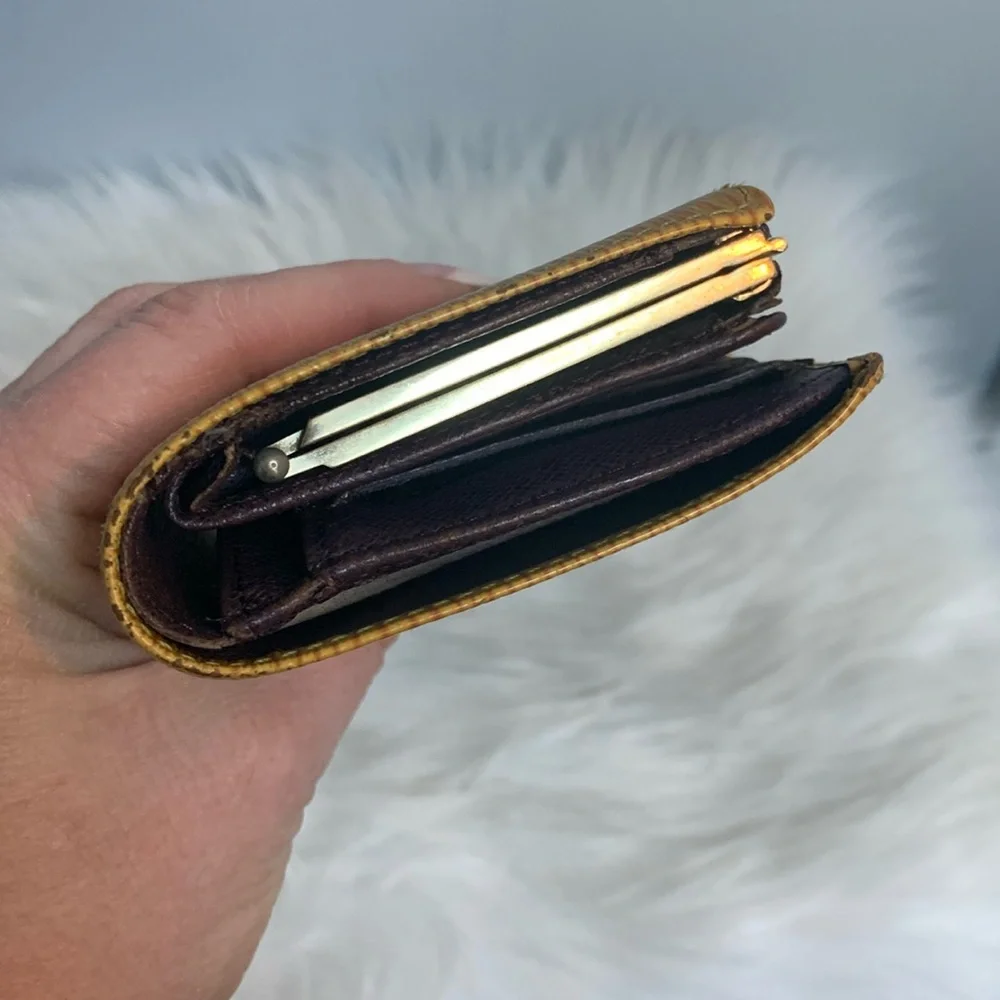 2000 authentic Louis Vuitton yellow Epi kisslock wallet - Image 4