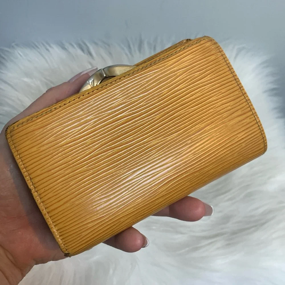 2000 authentic Louis Vuitton yellow Epi kisslock wallet - Image 5