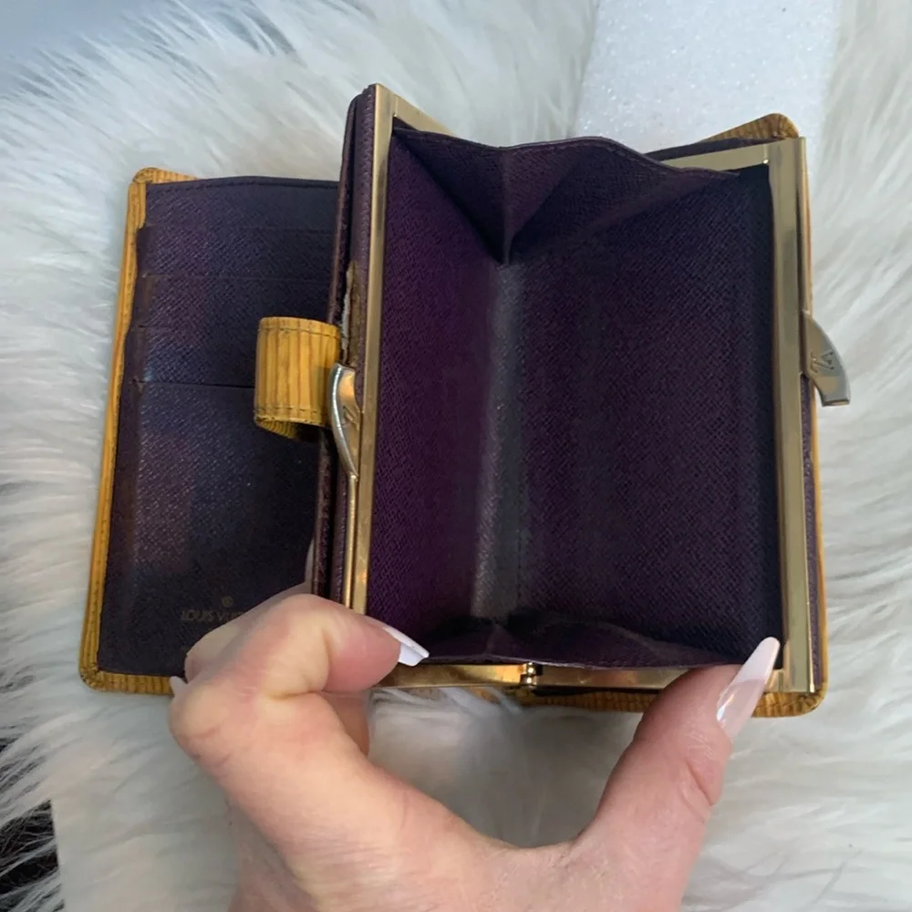 2000 authentic Louis Vuitton yellow Epi kisslock wallet - Image 10