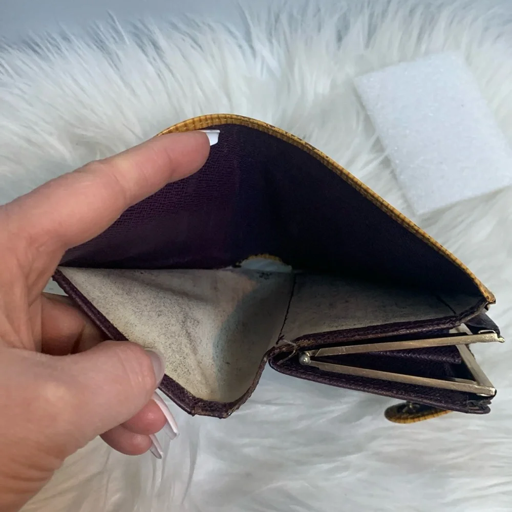 2000 authentic Louis Vuitton yellow Epi kisslock wallet - Image 11