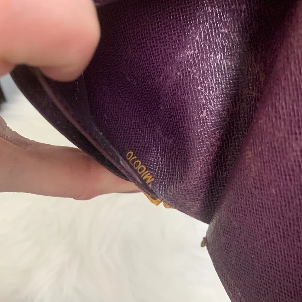 2000 authentic Louis Vuitton yellow Epi kisslock wallet - Image 13