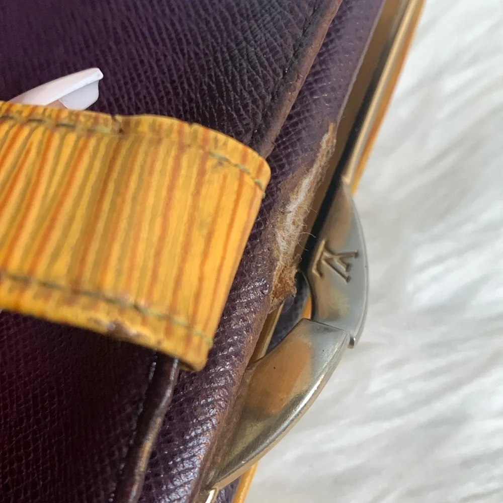 2000 authentic Louis Vuitton yellow Epi kisslock wallet - Image 14
