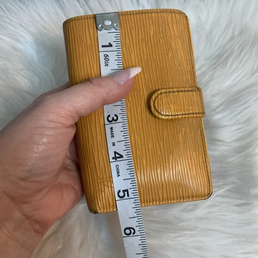 2000 authentic Louis Vuitton yellow Epi kisslock wallet - Image 16