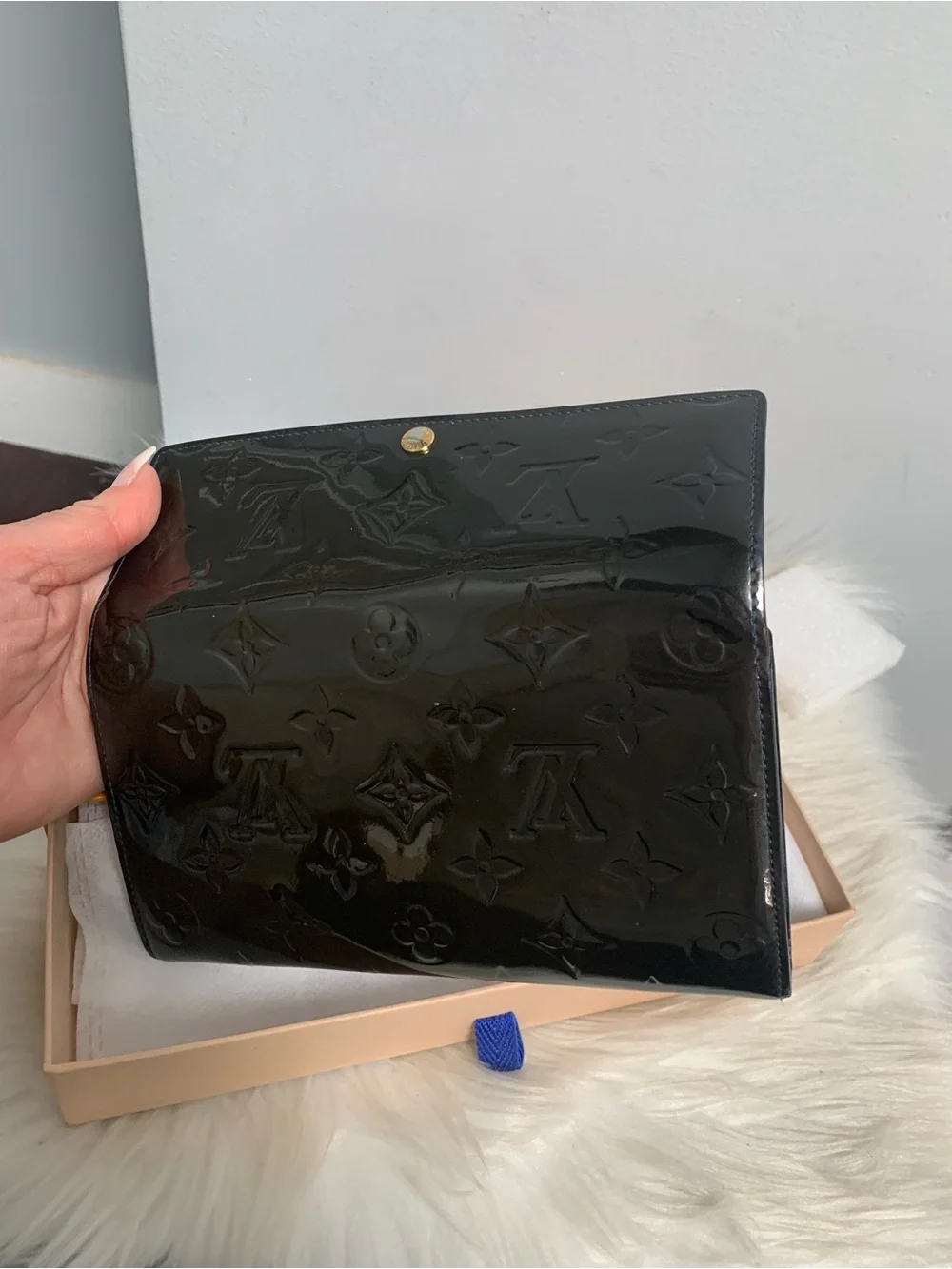 2011 authentic Louis Vuitton black vernis wallet w blue stitching w box - Image 8