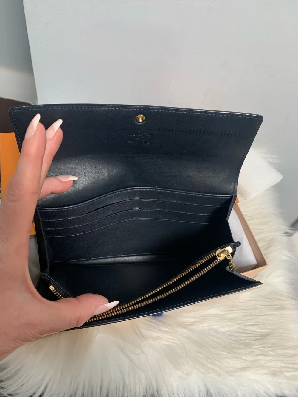 2011 authentic Louis Vuitton black vernis wallet w blue stitching w box - Image 11