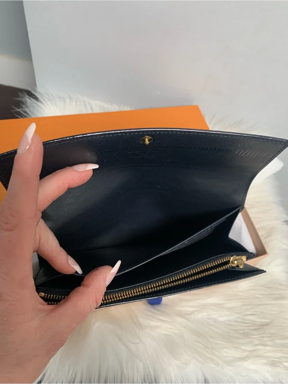 2011 authentic Louis Vuitton black vernis wallet w blue stitching w box - Image 10