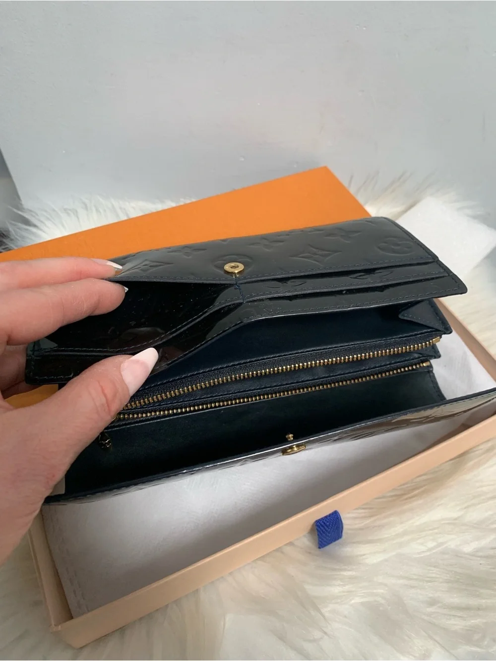 2011 authentic Louis Vuitton black vernis wallet w blue stitching w box - Image 14