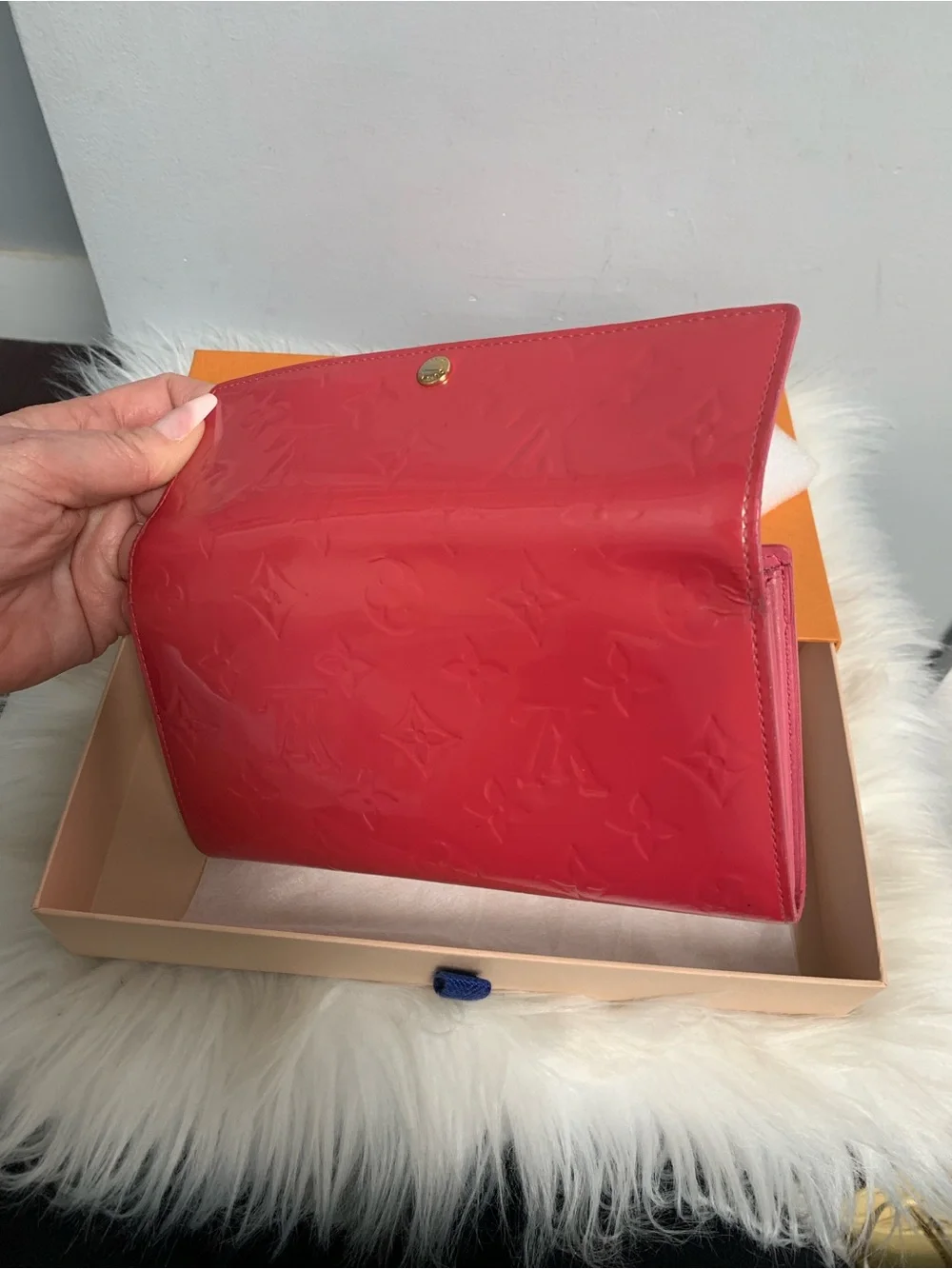 2006 authentic Louis Vuitton pink vernis leather Sarah wallet w box - Image 8