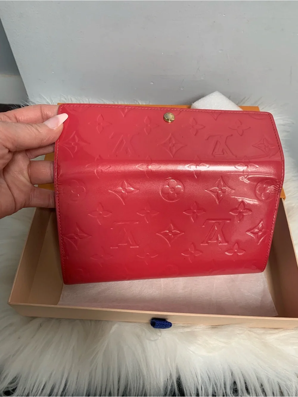 2006 authentic Louis Vuitton pink vernis leather Sarah wallet w box - Image 7