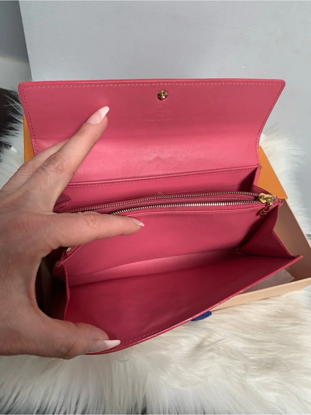 2006 authentic Louis Vuitton pink vernis leather Sarah wallet w box - Image 13