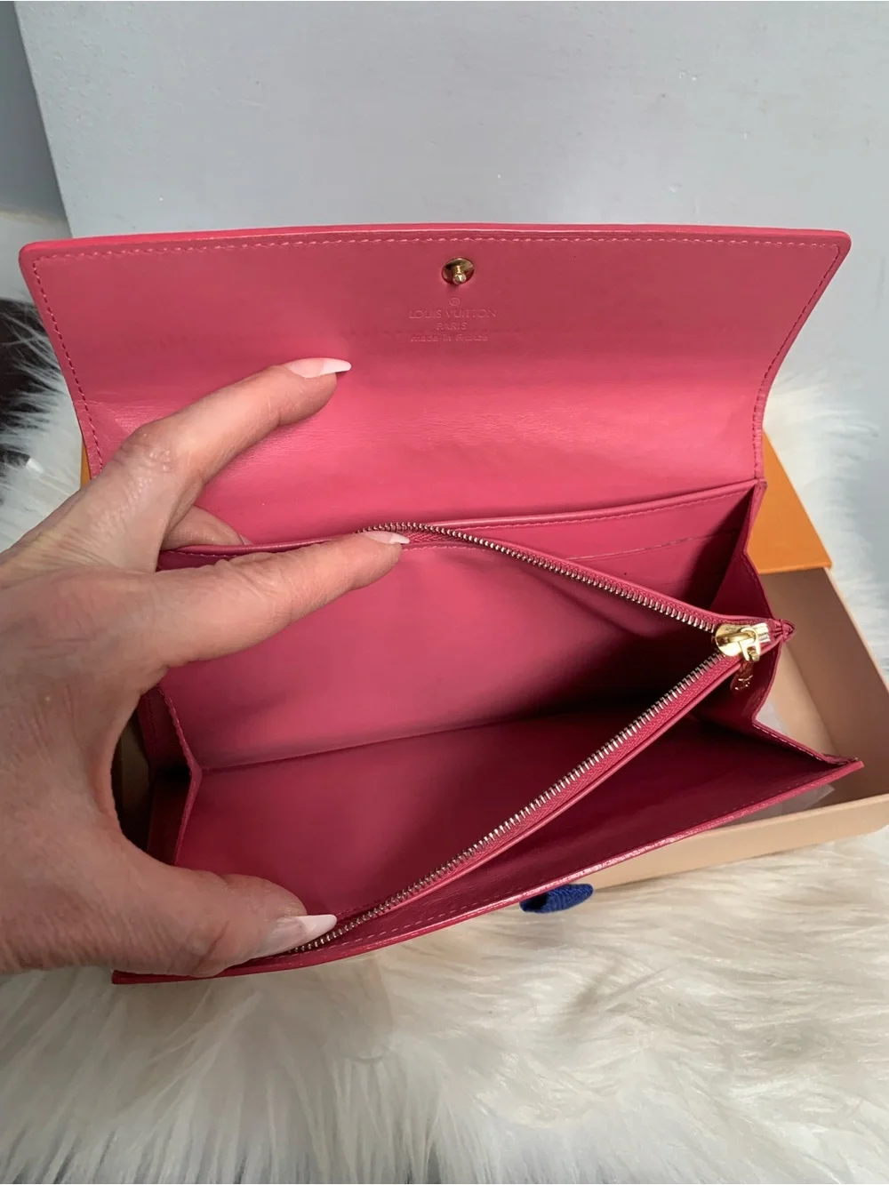2006 authentic Louis Vuitton pink vernis leather Sarah wallet w box - Image 12