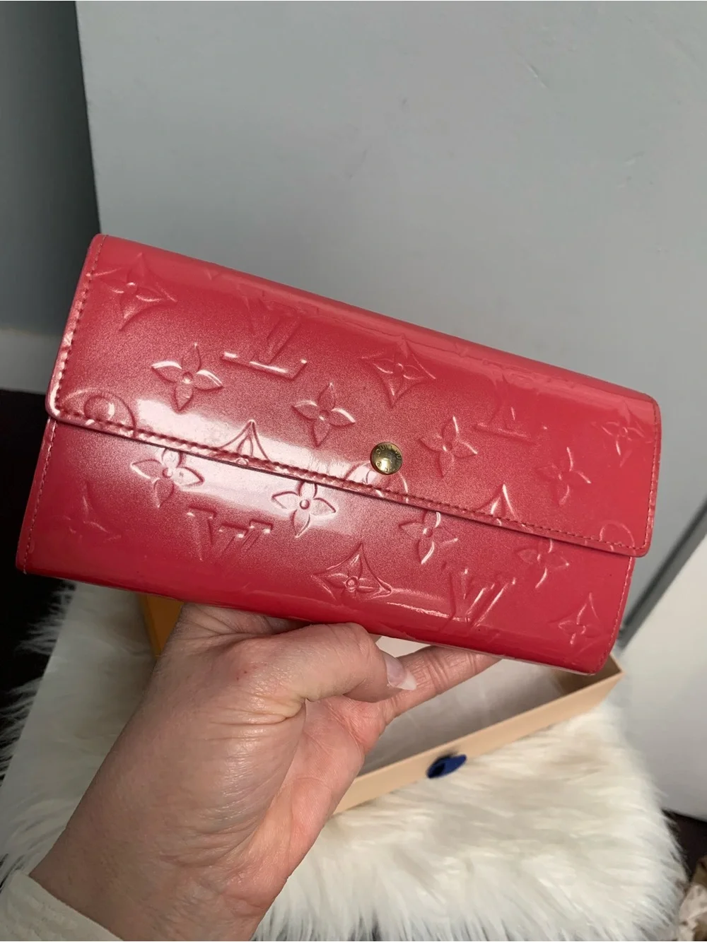2006 authentic Louis Vuitton pink vernis leather Sarah wallet w box - Image 5