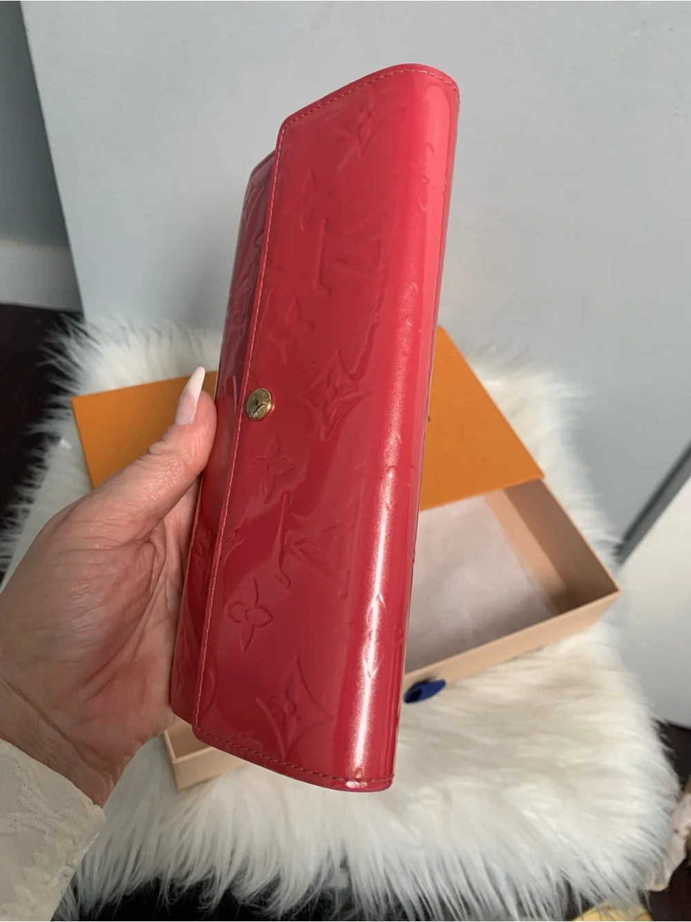 2006 authentic Louis Vuitton pink vernis leather Sarah wallet w box - Image 4