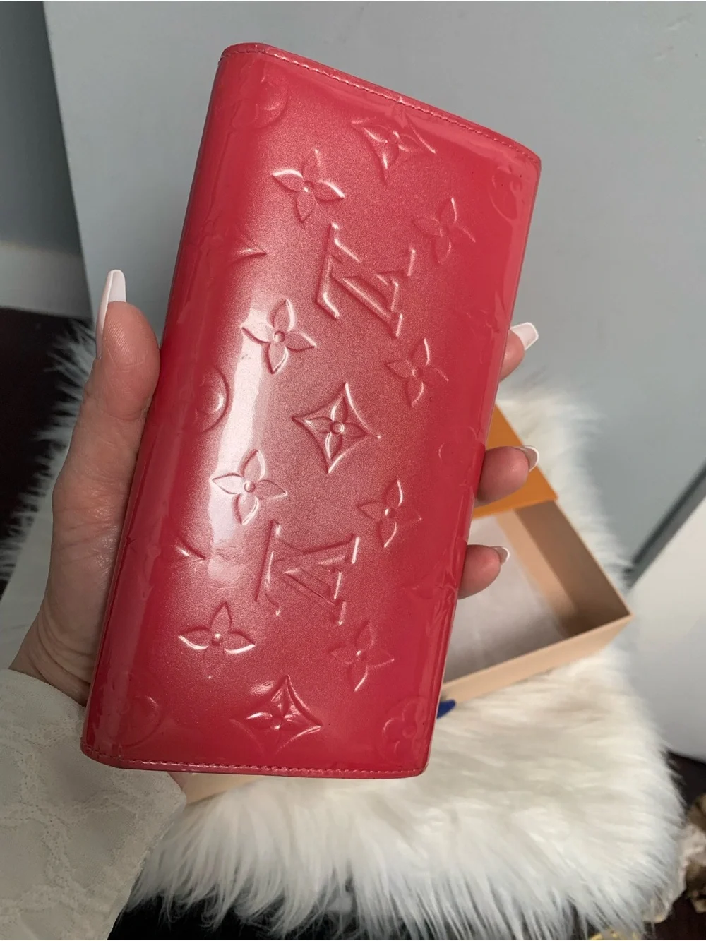 2006 authentic Louis Vuitton pink vernis leather Sarah wallet w box - Image 3