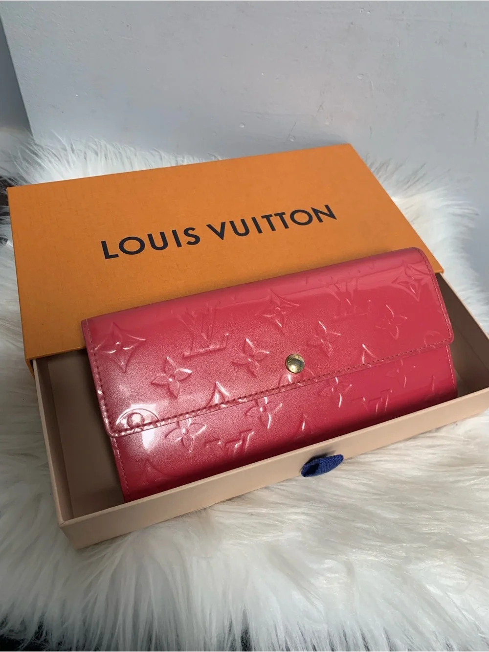 2006 authentic Louis Vuitton pink vernis leather Sarah wallet w box