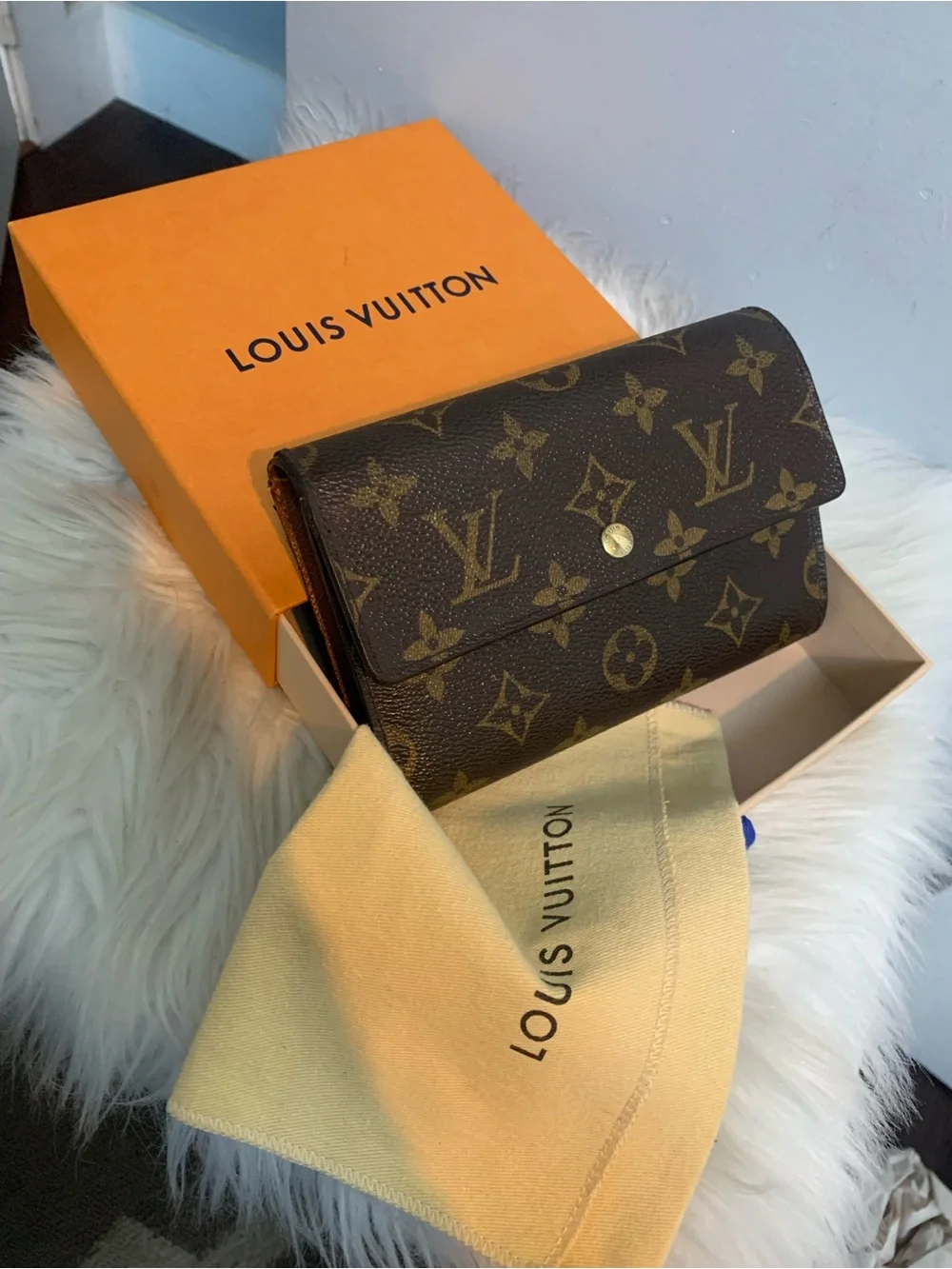 2001 authentic Louis Vuitton Alexandra wallet monogram w box & dustbag