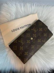1997 authentic Louis Vuitton International wallet w dustbag