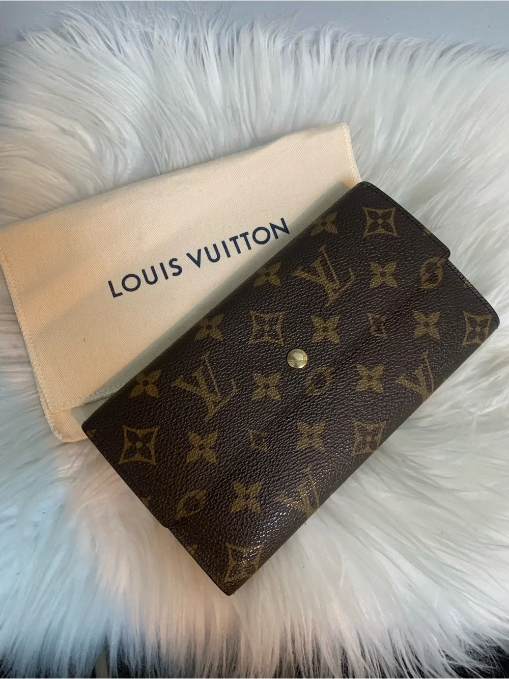 1997 authentic Louis Vuitton International wallet w dustbag