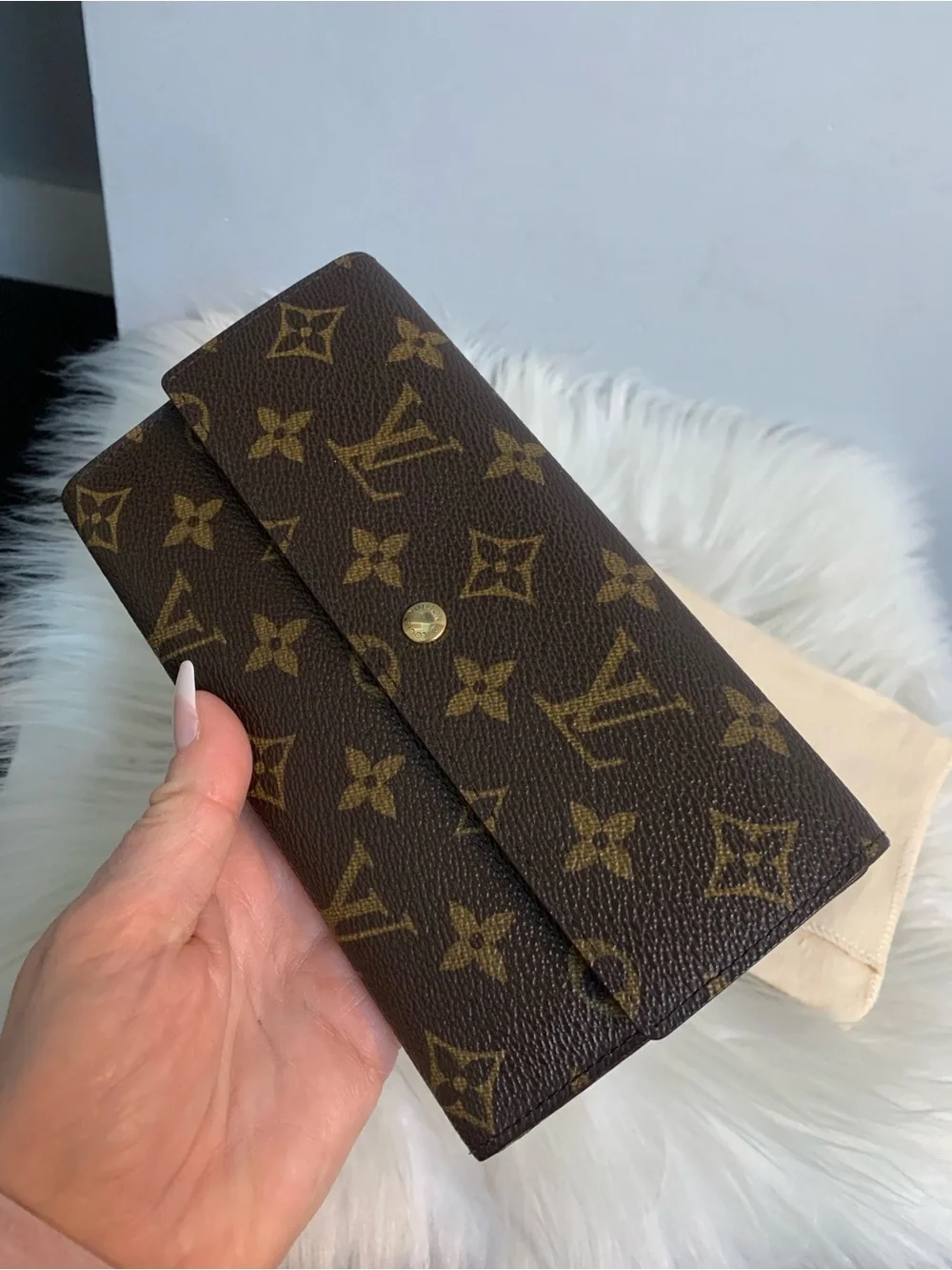 1997 authentic Louis Vuitton International wallet w dustbag - Image 2
