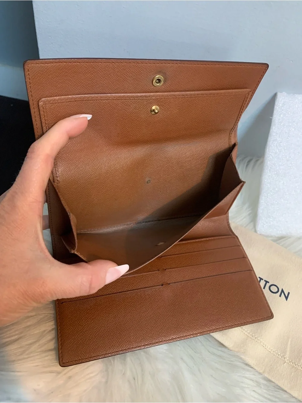1997 authentic Louis Vuitton International wallet w dustbag - Image 12