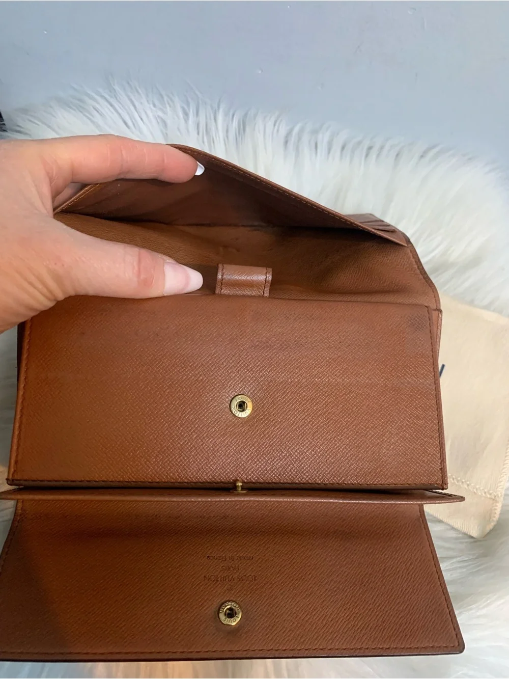 1997 authentic Louis Vuitton International wallet w dustbag - Image 13