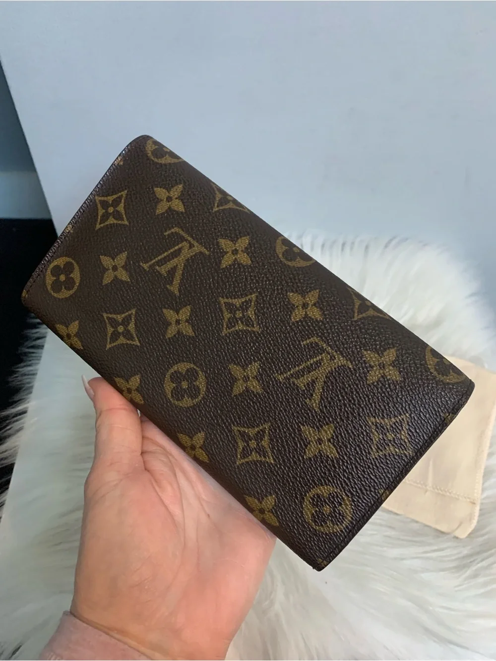 1997 authentic Louis Vuitton International wallet w dustbag - Image 3
