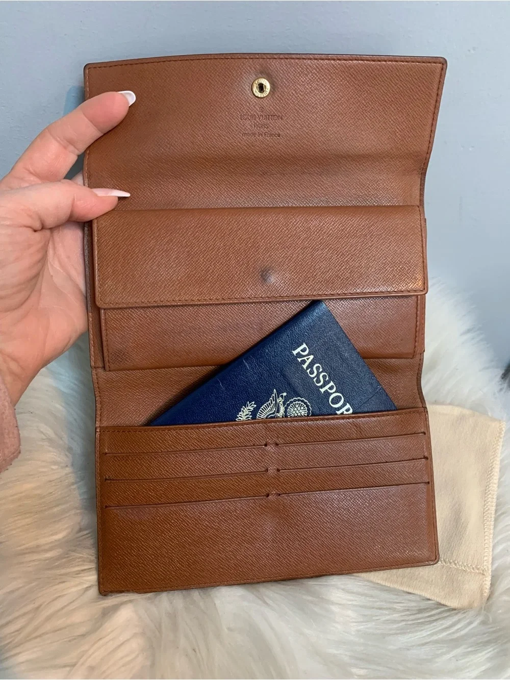 1997 authentic Louis Vuitton International wallet w dustbag - Image 8