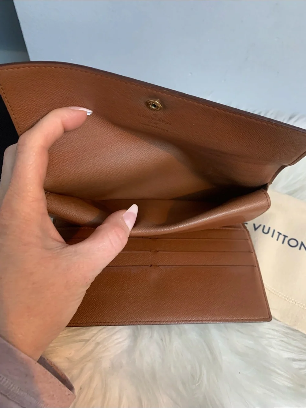 1997 authentic Louis Vuitton International wallet w dustbag - Image 11