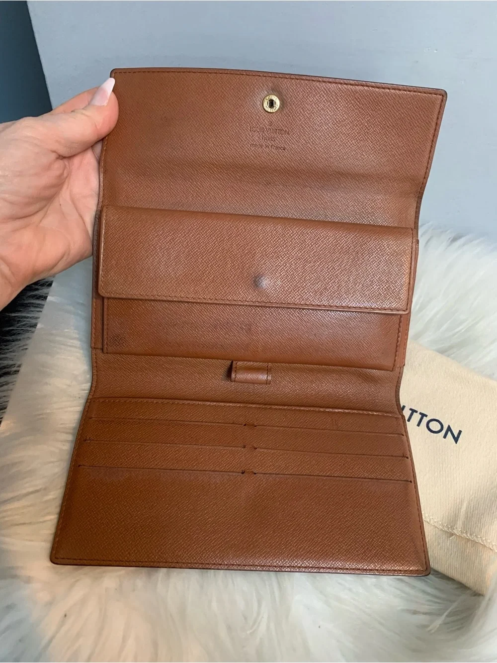 1997 authentic Louis Vuitton International wallet w dustbag - Image 9