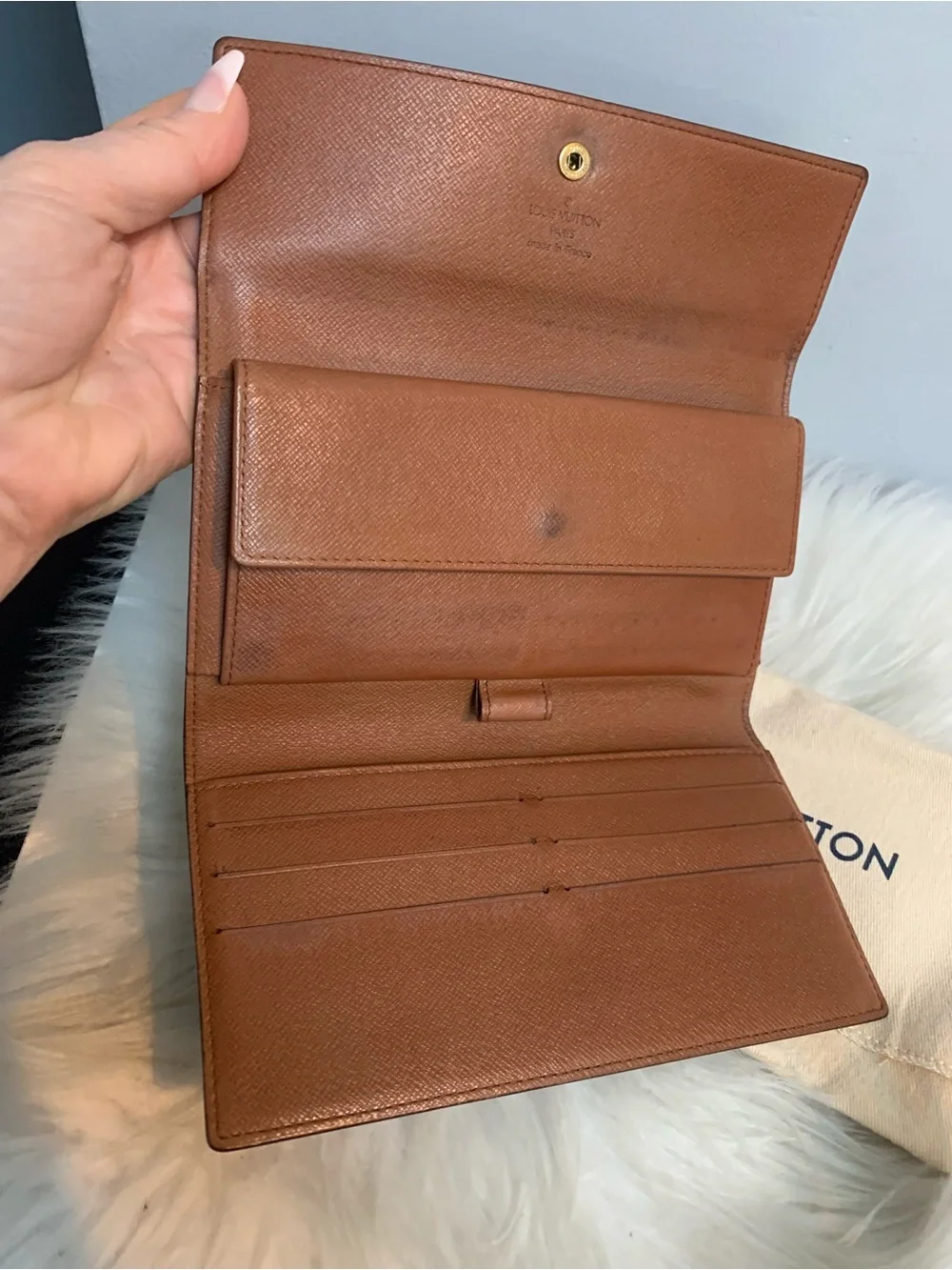 1997 authentic Louis Vuitton International wallet w dustbag - Image 10