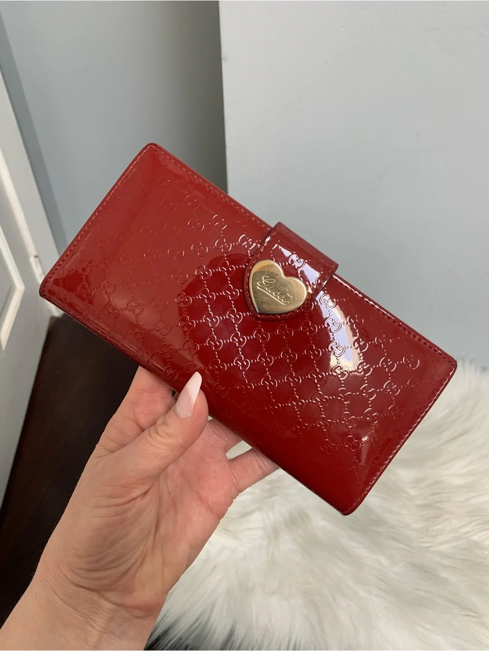 Authentic red patent leather Gucci long wallet w heart snap ❤️