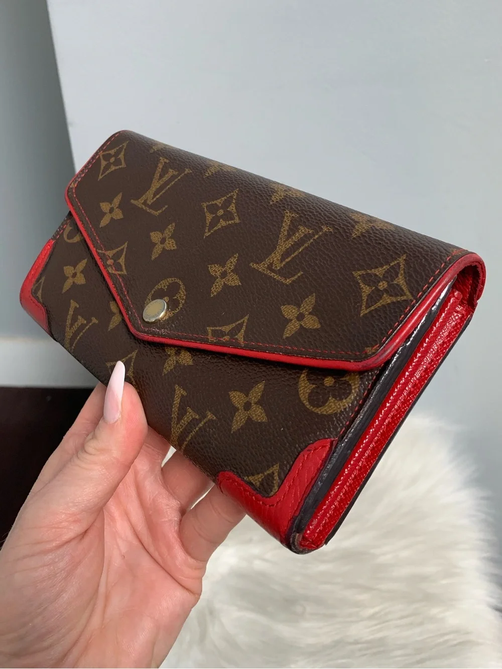 2016 Louis Vuitton Red Retiro and monogram v flap wallet - Image 2