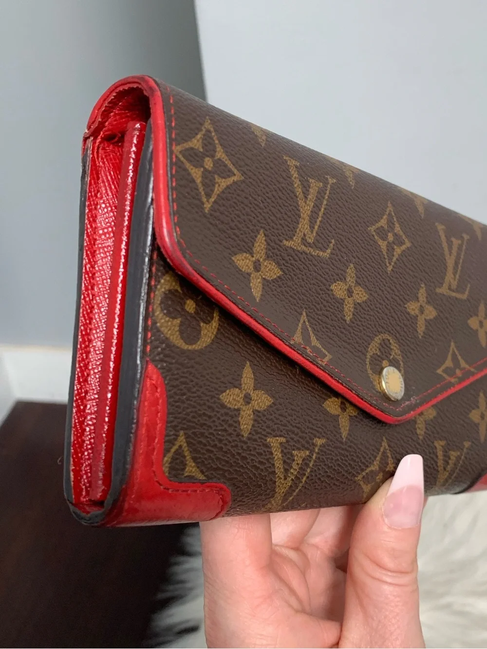 2016 Louis Vuitton Red Retiro and monogram v flap wallet - Image 3