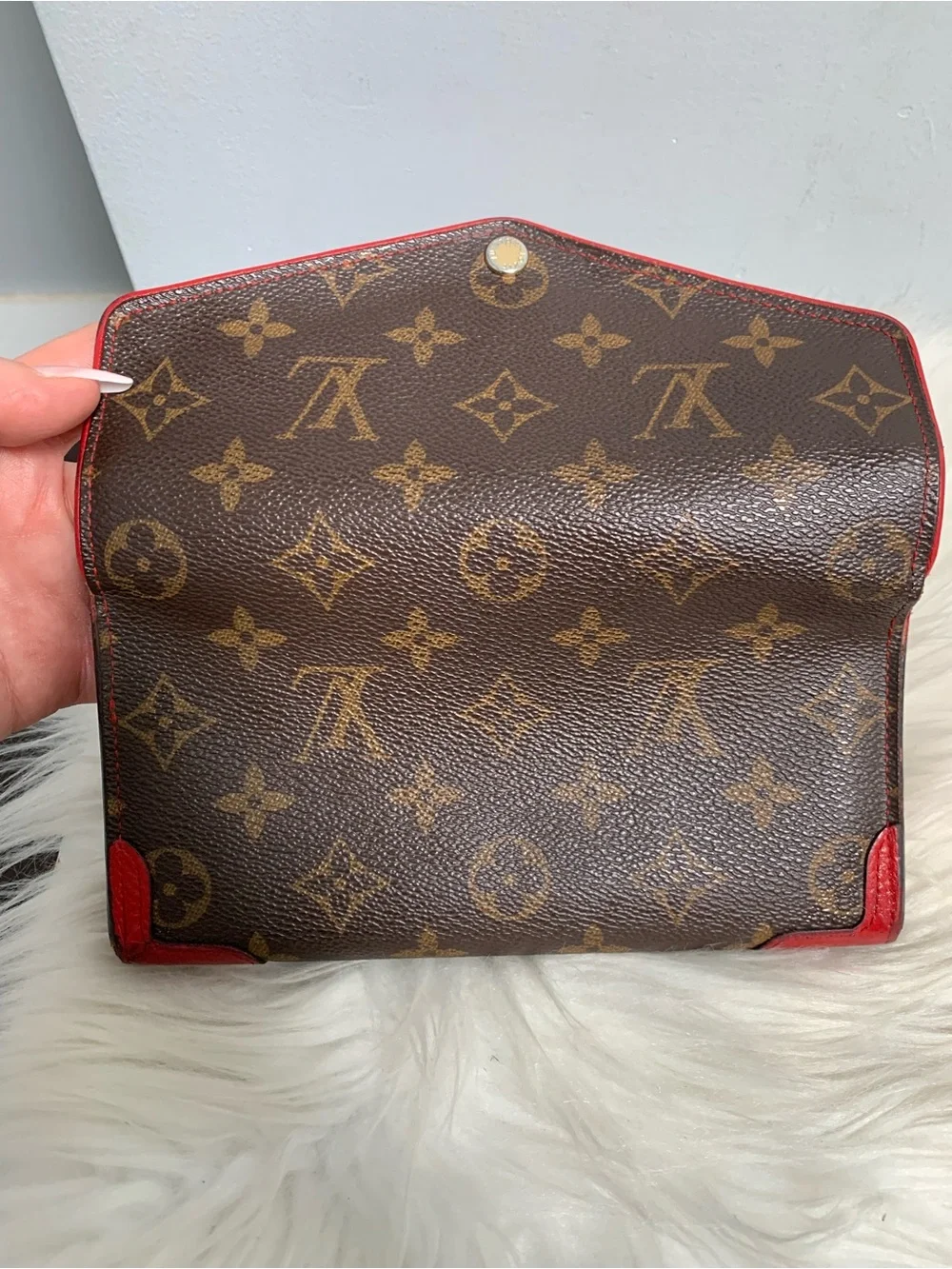 2016 Louis Vuitton Red Retiro and monogram v flap wallet - Image 7