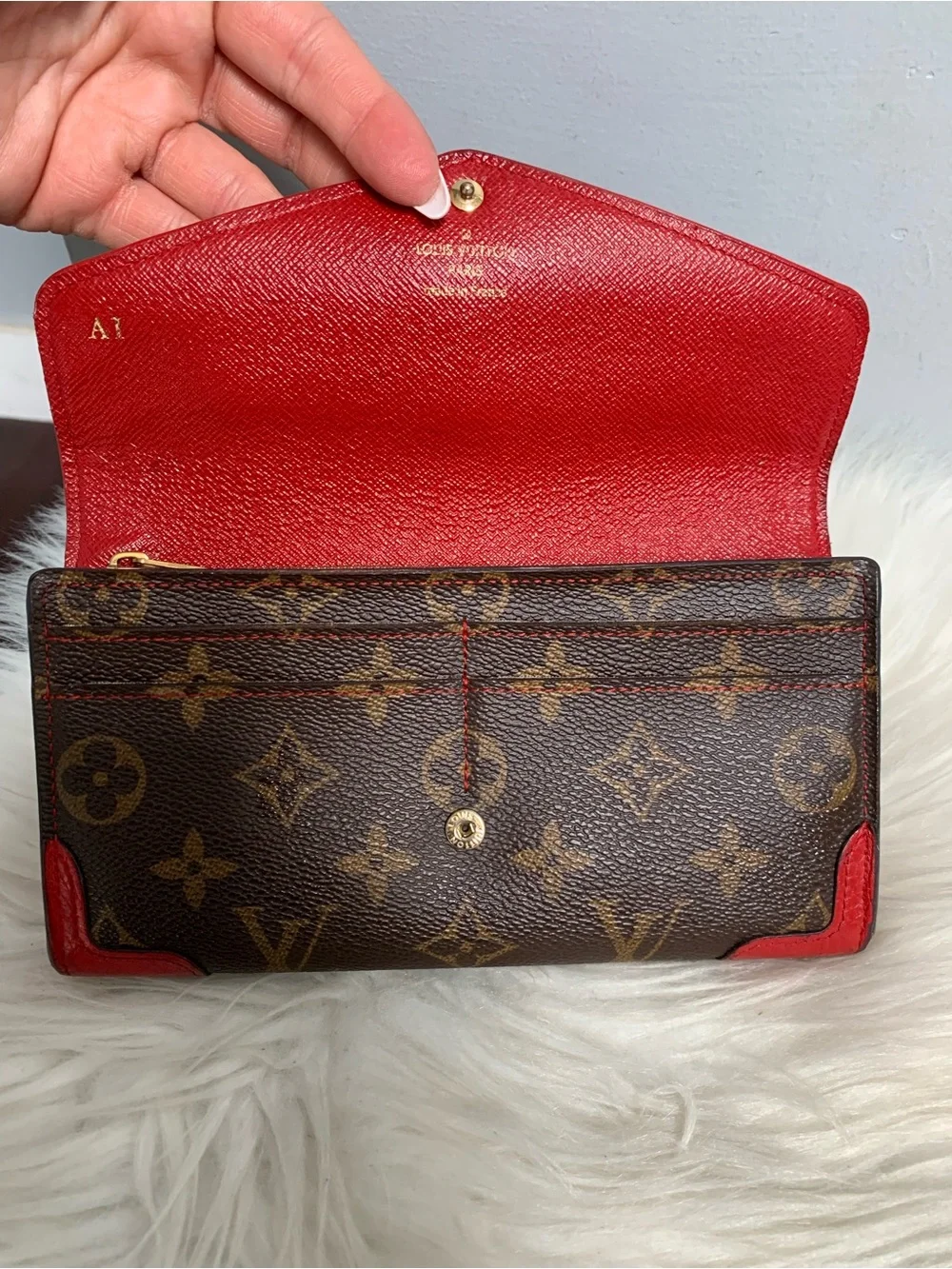 2016 Louis Vuitton Red Retiro and monogram v flap wallet - Image 8