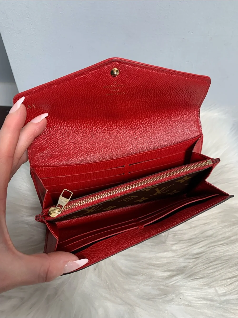 2016 Louis Vuitton Red Retiro and monogram v flap wallet - Image 9
