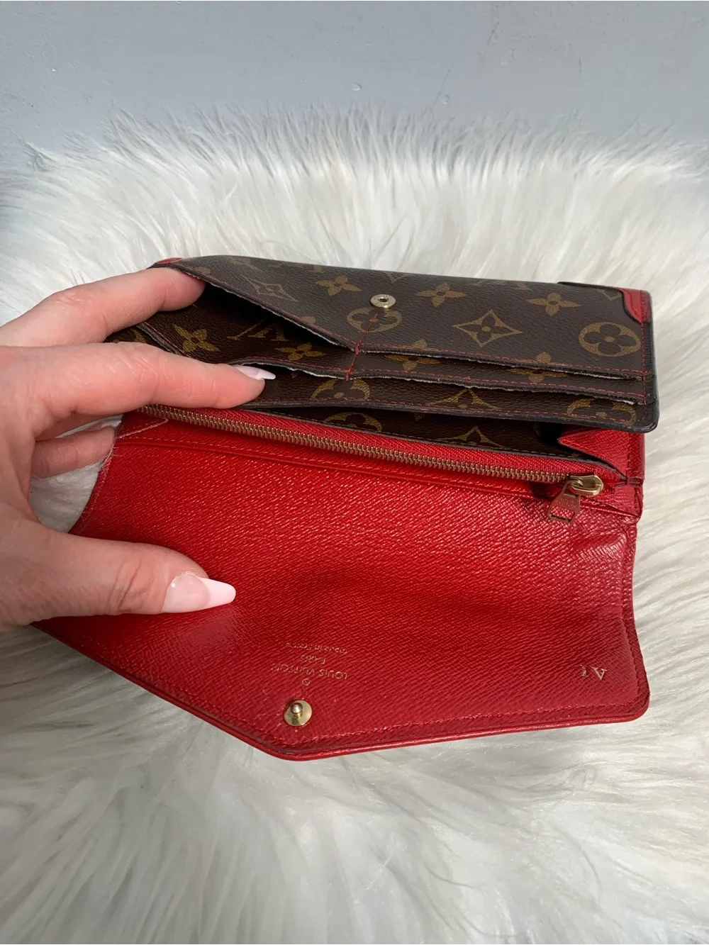 2016 Louis Vuitton Red Retiro and monogram v flap wallet - Image 10