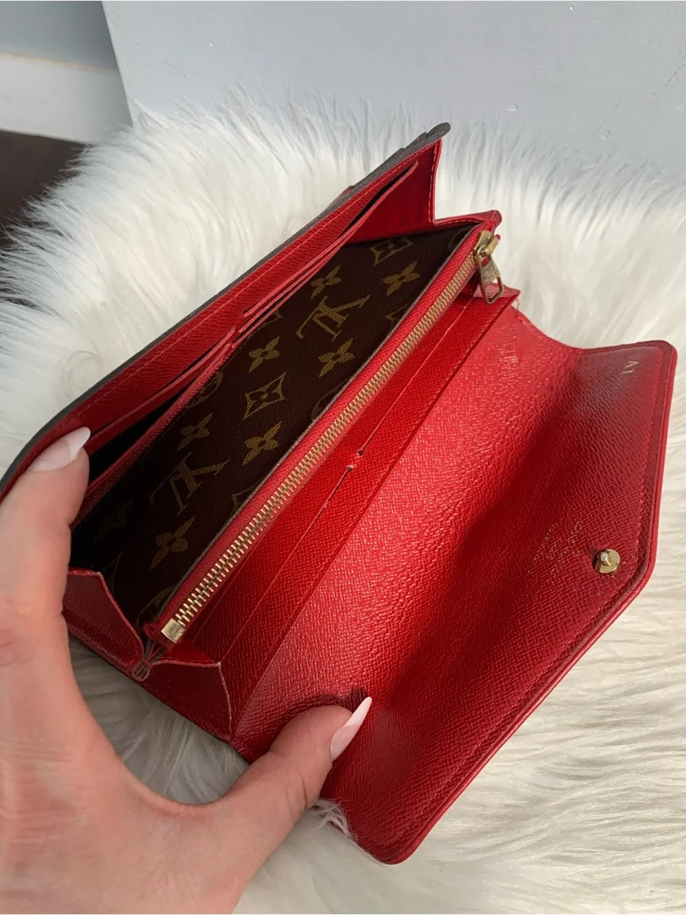 2016 Louis Vuitton Red Retiro and monogram v flap wallet - Image 12