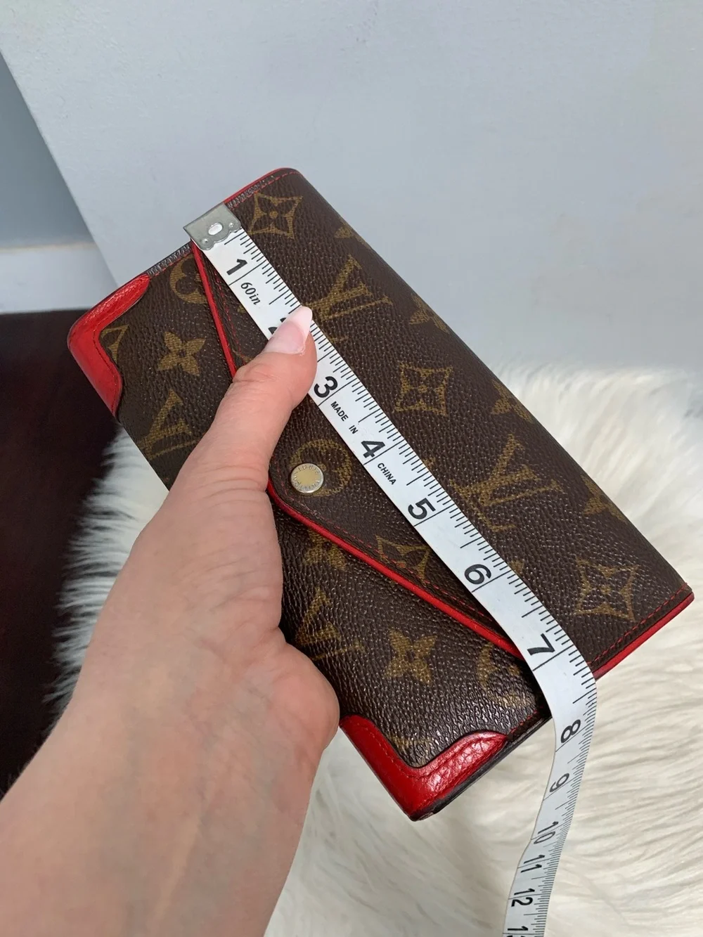 2016 Louis Vuitton Red Retiro and monogram v flap wallet - Image 6