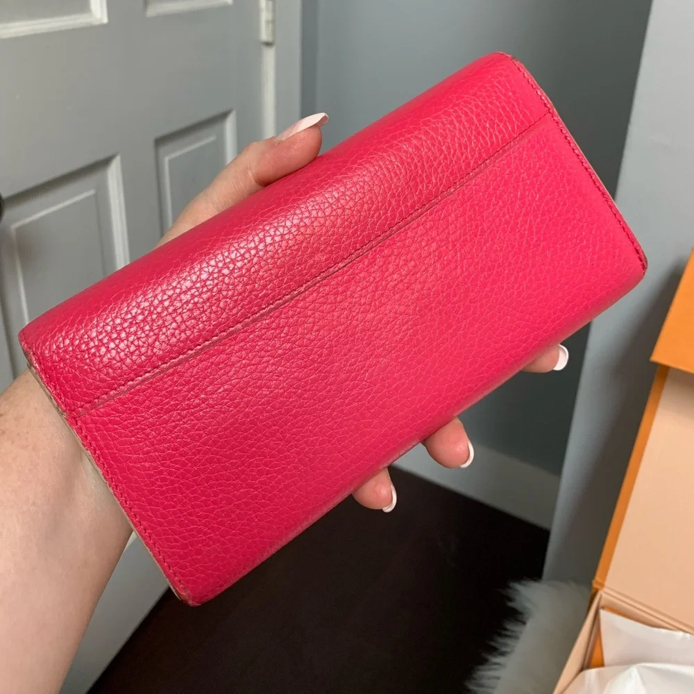 2016 authentic Louis Vuitton fuscia Capucines Taurillon leather wallet - Image 4