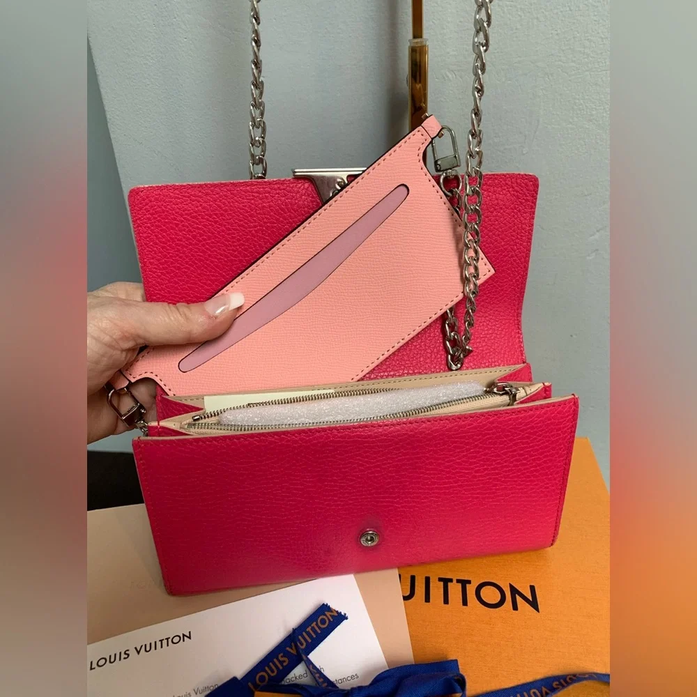 2016 authentic Louis Vuitton fuscia Capucines Taurillon leather wallet - Image 9