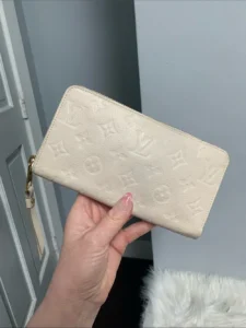 2011 authentic Louis Vuitton off-white Empriente leather large zippy wallet