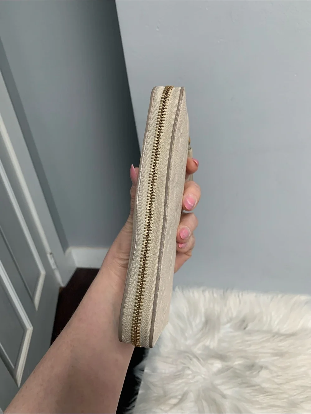 2011 authentic Louis Vuitton off-white Empriente leather large zippy wallet - Image 3