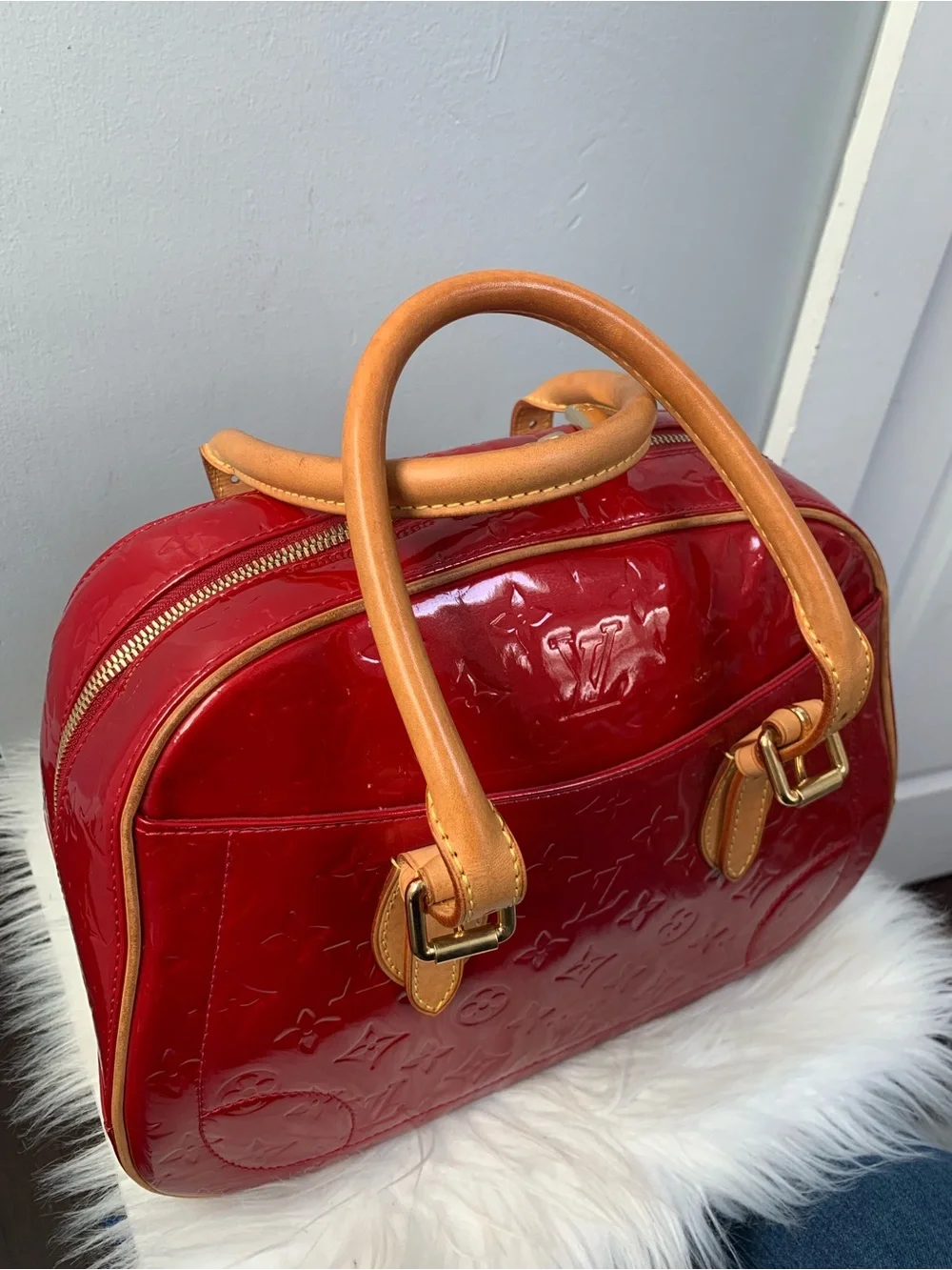 2007 authentic Louis Vuitton Summit Drive red vernis leather handbag - Image 3