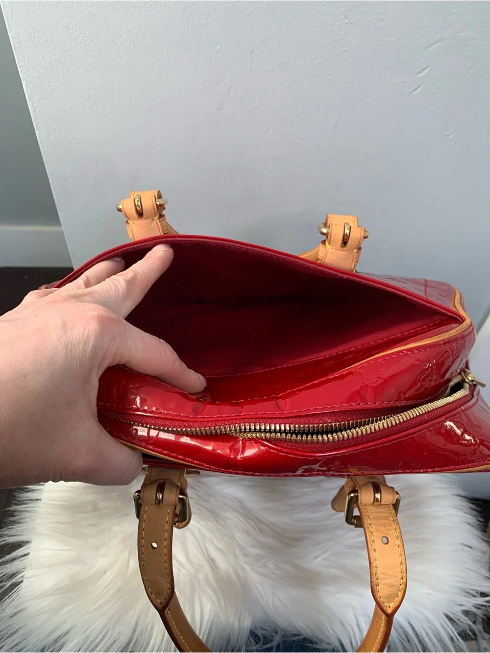 2007 authentic Louis Vuitton Summit Drive red vernis leather handbag - Image 11